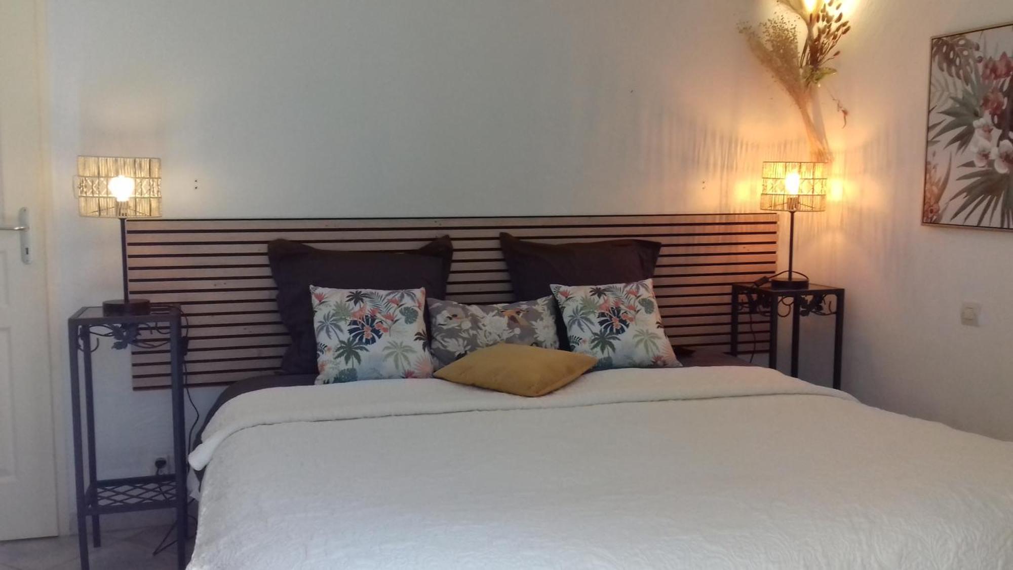 Les Chardons Bleus Bed & Breakfast Lorgues Ngoại thất bức ảnh