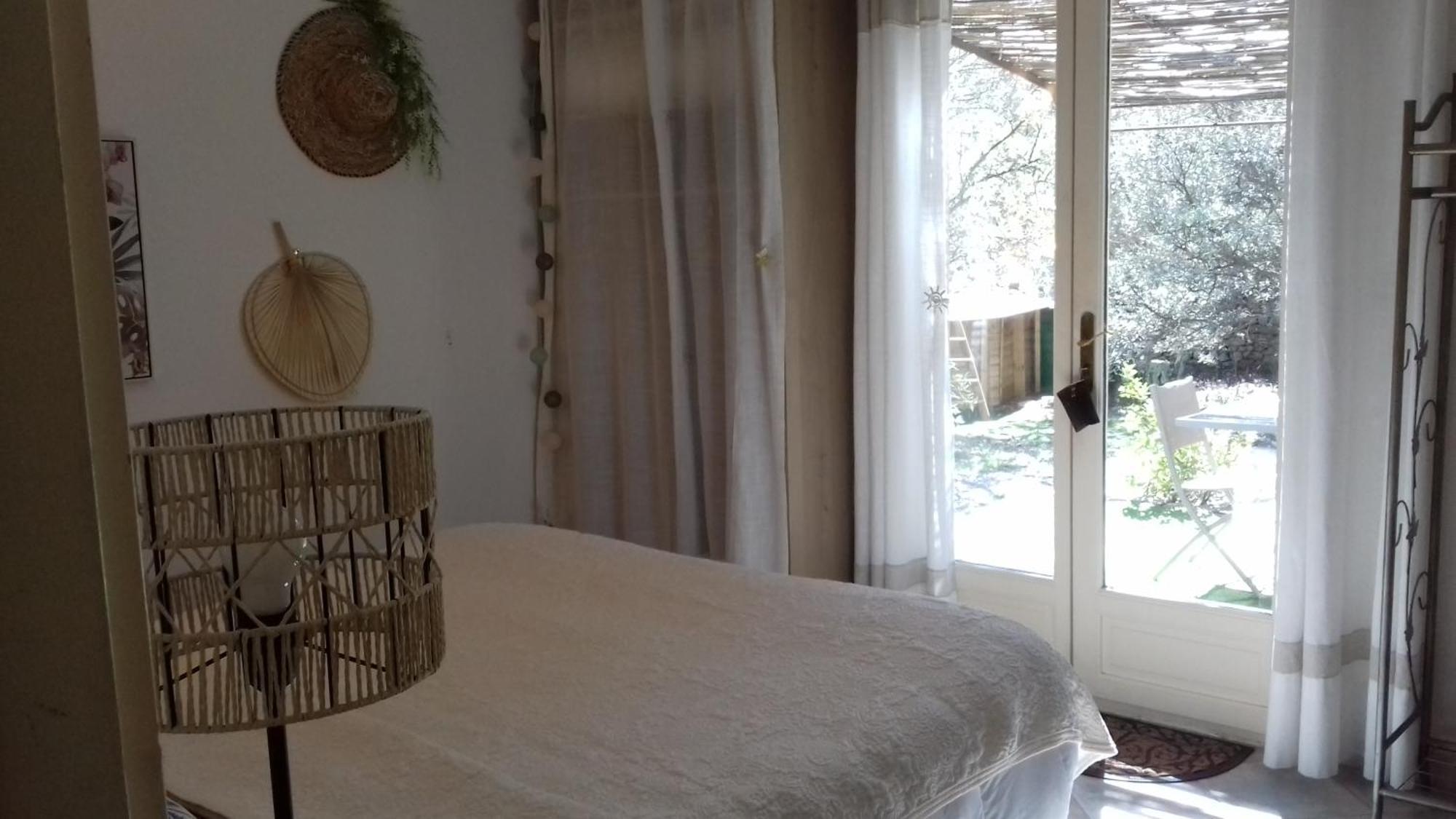 Les Chardons Bleus Bed & Breakfast Lorgues Ngoại thất bức ảnh
